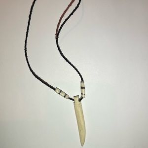 Tooth pendant bead necklace